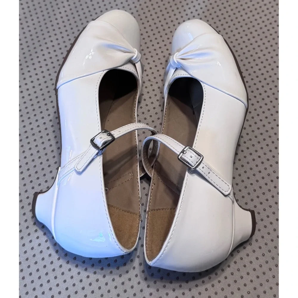 The Childrens Place Girls White Patent Mary Jane Bow Kitten Heels Size 4